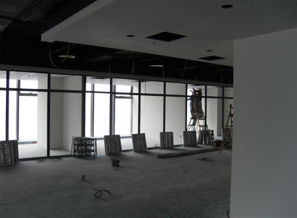 淮柴動力·嘉陵川江汽車辦公室裝修現(xiàn)場照片