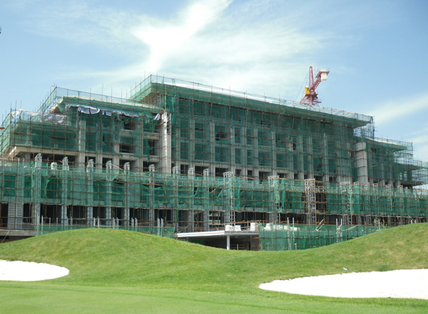 重慶仙女山希爾頓酒店外墻裝飾現(xiàn)場照片