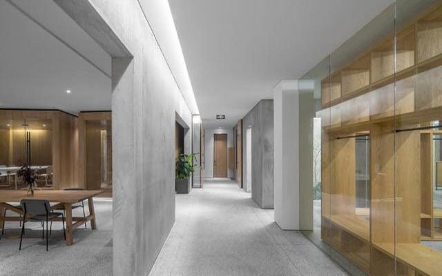 公裝行政人員在辦公室裝修施工現場的職責是什么？